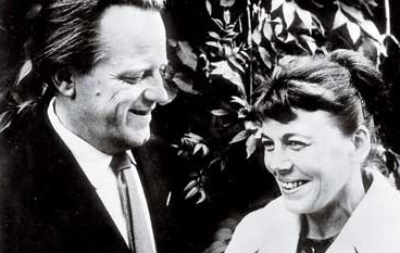 Gunnel Ahlin with her husband Lars Ahlin, 1960. Photographer unknown. Image source: Wikimedia Commons