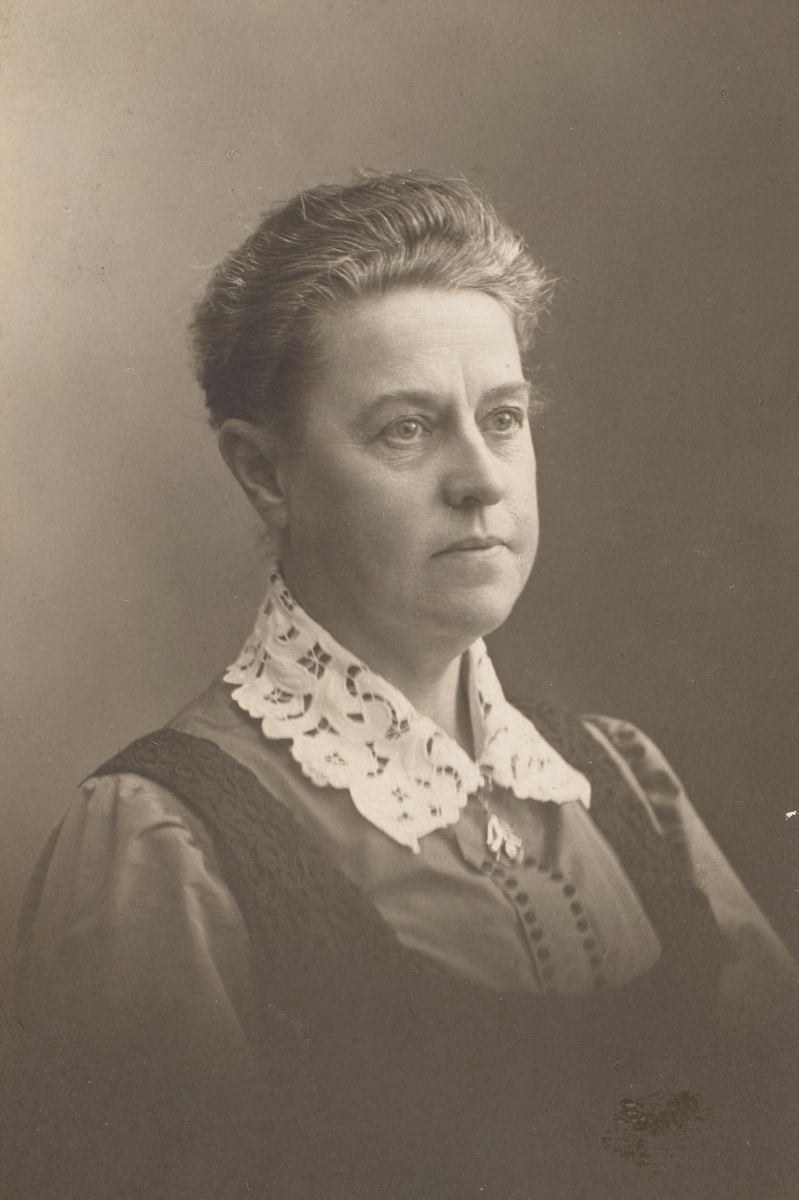 Elisabeth Beskow, year unknown. Photo: Anders Wiklund (1867-1941). National Library of Sweden
