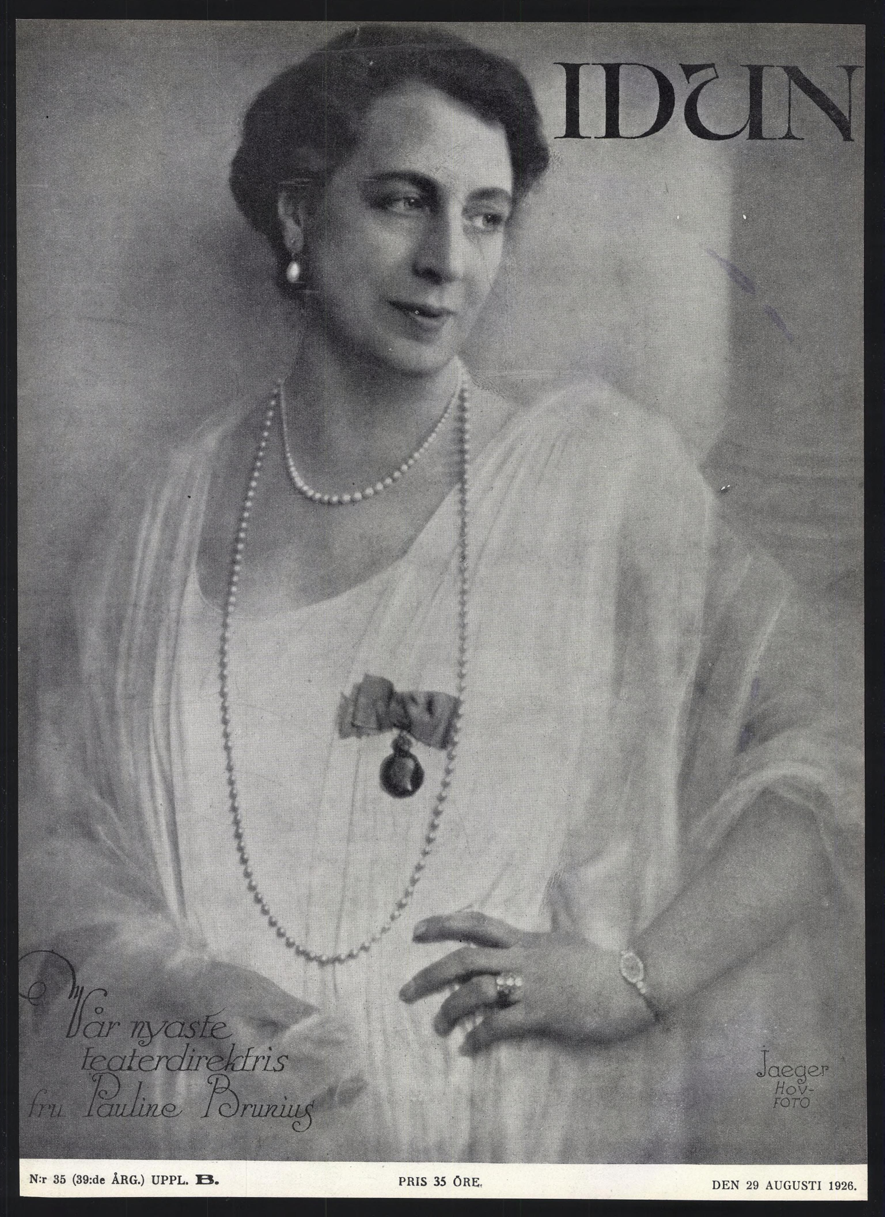 Pauline Brunius på omslaget till Idun nr 35, 1926. Foto: Jaeger Hovfoto (Göteborgs universitetsbibliotek)