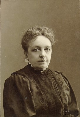 Anna Fischerström, cirka 1903-1911. Foto: David Fritiof Källman (1868-1936). Blekinge Museum (Blm 0608 – beskuren)