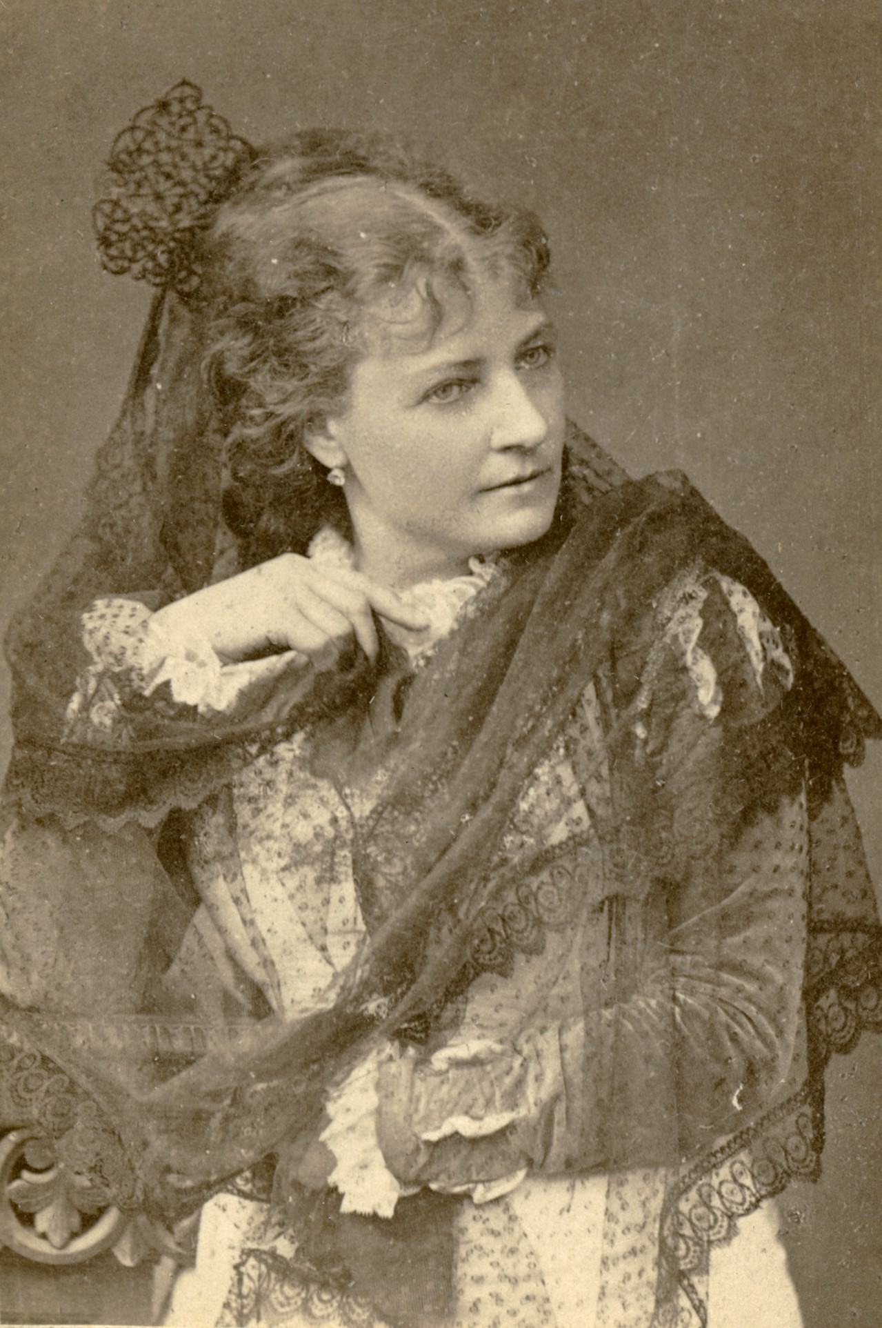 Elise Hwasser som Dolores i Allt för fosterlandet, Kungliga teatern, 1878. Foto: Selma Jacobsson (1841-1899). Musik- och teaterbiblioteket, Stockholm, H4_145