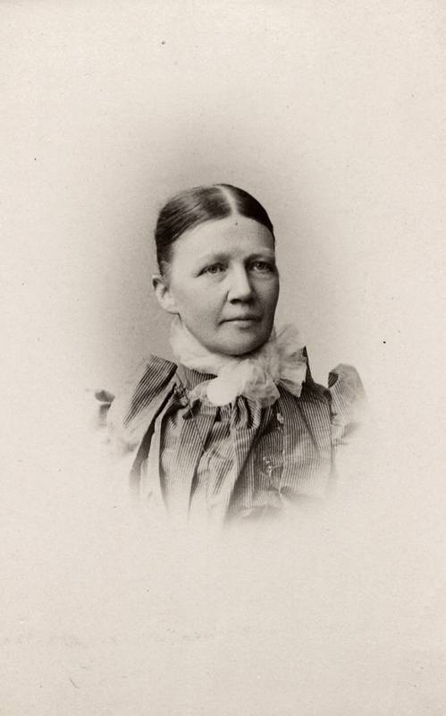 Regina Kylberg, year unknown. Photo: Ludwik Szaciński (1844-1894). Wilhelmina Lagerholms fotosamling, Örebro läns museum (OLM-2008-28-554)