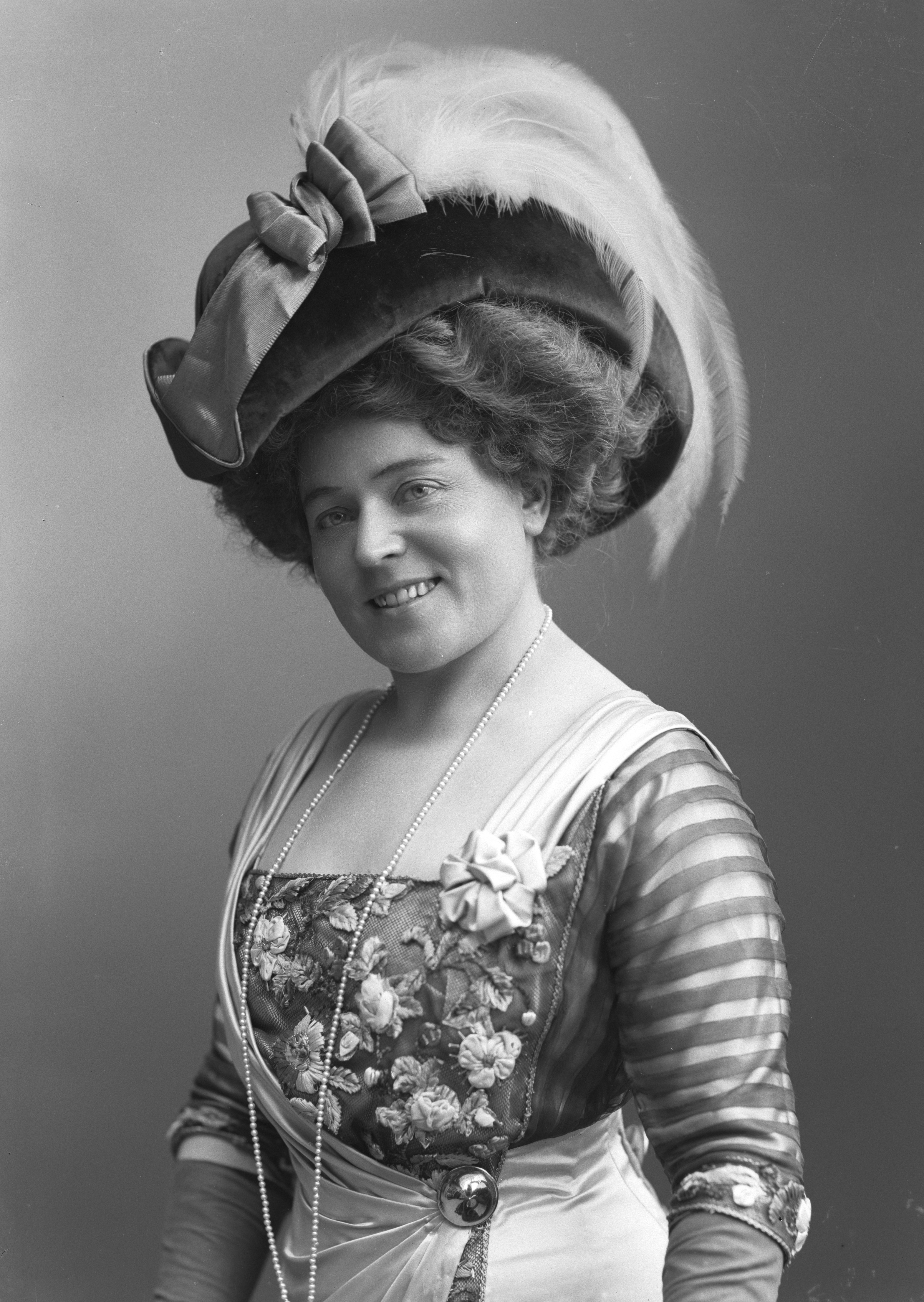 Emma Meissner som Gonda van der Loo i Frånskilda frun, vid Oscarsteatern, 1909. Foto: Atelier Jager (Musik- och teaterbiblioteket, GM027)